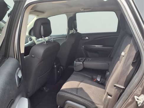 Used 2019 Dodge Journey SE FWD image 18