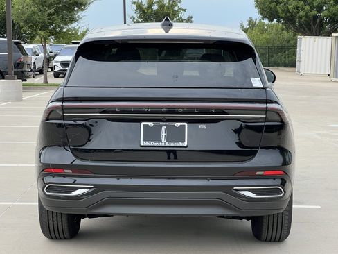 New 2025 Lincoln Nautilus Premier image 8