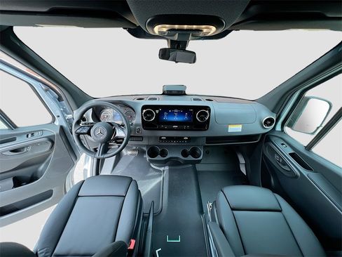 New 2025 Mercedes-Benz Sprinter 2500 image 9