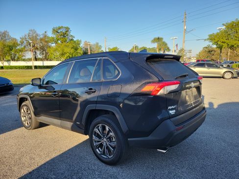 Used 2022 Toyota RAV4 XLE Premium image 22