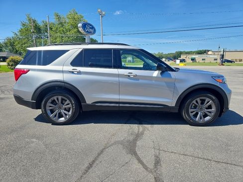 Used 2023 Ford Explorer XLT w/ Equipment Group 202A AWD/4WD image 5
