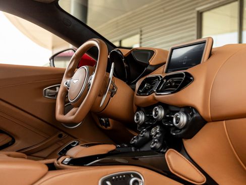 Used 2020 Aston Martin V8 Vantage Coupe RWD image 36