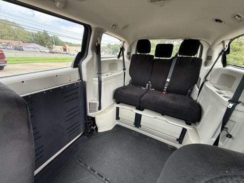 Used 2013 Dodge Grand Caravan SE FWD image 24