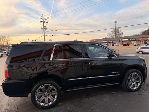 Used 2015 GMC Yukon Denali w/ Premium Package AWD/4WD image 9