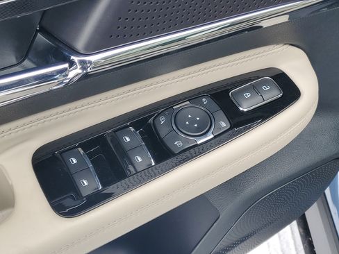 New 2026 Lincoln Corsair Premiere image 10