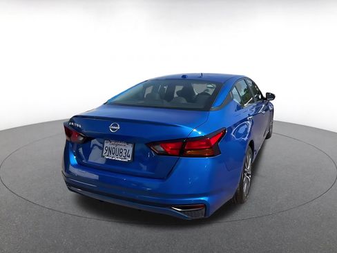 Used 2025 Nissan Altima 2.5 SV FWD image 12