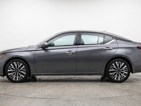 Used 2025 Nissan Altima 2.5 SV FWD image 5