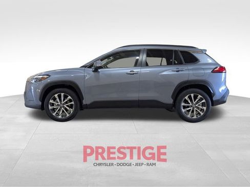 Used 2024 Toyota Corolla Cross XLE image 11