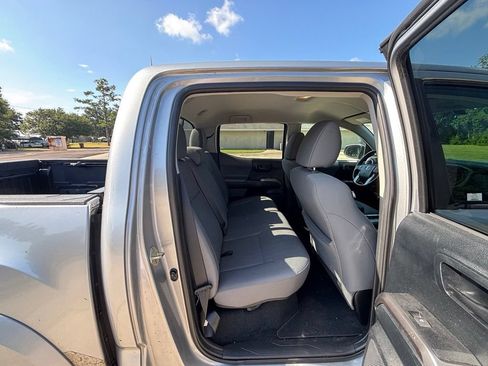 Used 2017 Toyota Tacoma SR5 RWD image 17