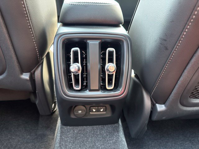 Certified 2025 Volvo XC40 B5 Core w/ Protection Package Premier AWD/4WD image 17
