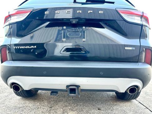 Used 2020 Ford Escape Titanium image 6