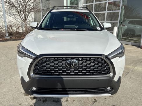 Used 2023 Toyota Corolla Cross XLE w/ Convenience Package image 5