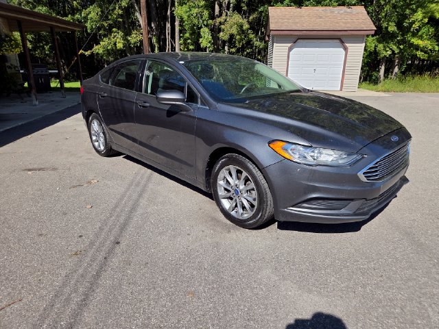 Used 2017 Ford Fusion SE w/ Fusion SE Technology Package FWD image 8