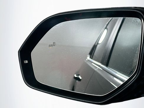 Used 2025 Volkswagen Atlas Cross Sport SE image 16