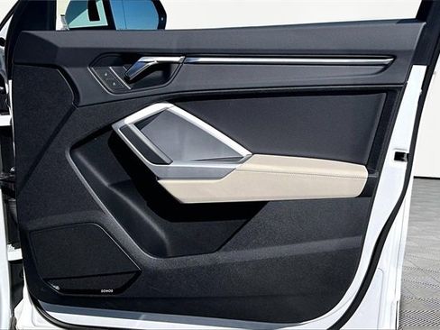 Used 2025 Audi Q3 2.0T Premium Plus w/ Premium Plus Package image 19