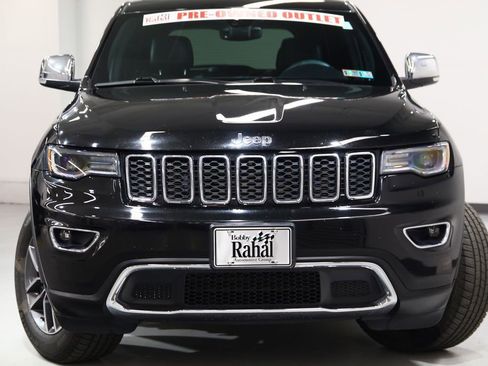 Used 2017 Jeep Grand Cherokee Limited w/ Luxury Group II image 3