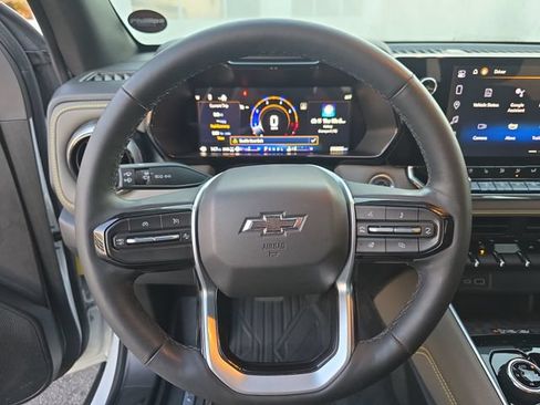 Certified 2024 Chevrolet Colorado ZR2 w/ ZR2 Convenience Package III AWD/4WD image 17