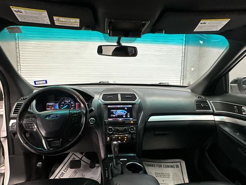 Used 2016 Ford Explorer XLT w/ Equipment Group 202A FWD image 14