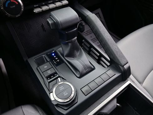 Used 2025 Toyota Tacoma SR5 image 21