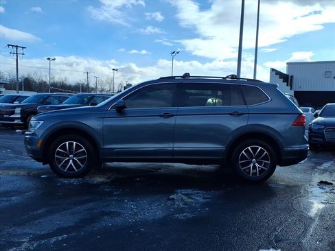 Used 2021 Volkswagen Tiguan SE w/ Panoramic Sunroof Package image 2