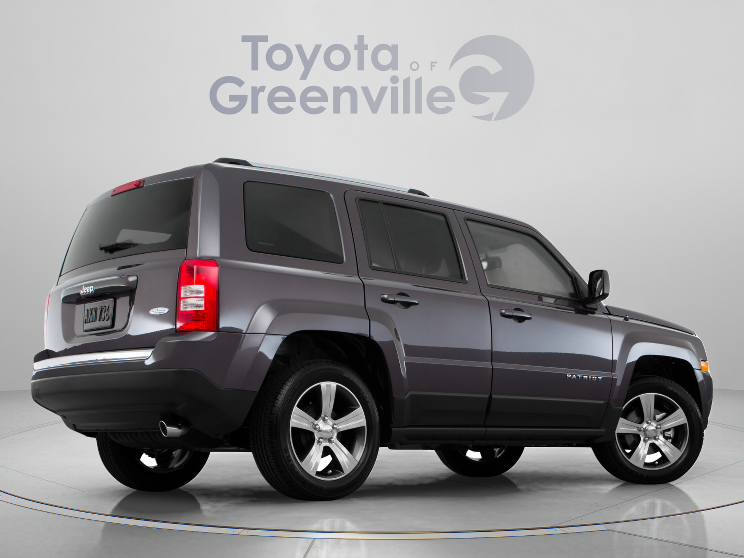 Used 2016 Jeep Patriot Latitude w/ Sun/Sound Group FWD image 6