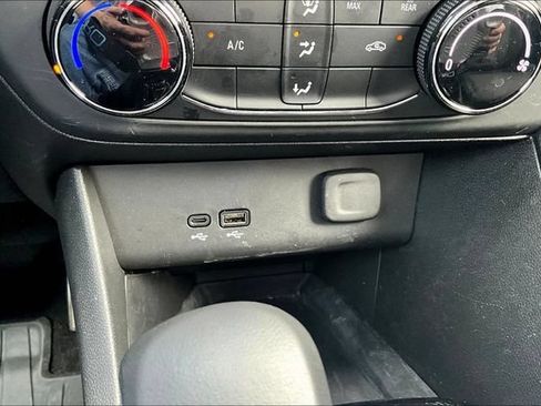 Certified 2024 Buick Encore GX Preferred FWD image 16