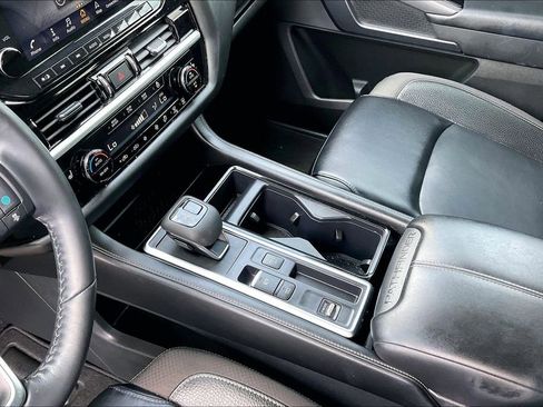 Used 2024 Nissan Pathfinder SL w/ SL Premium Package image 15