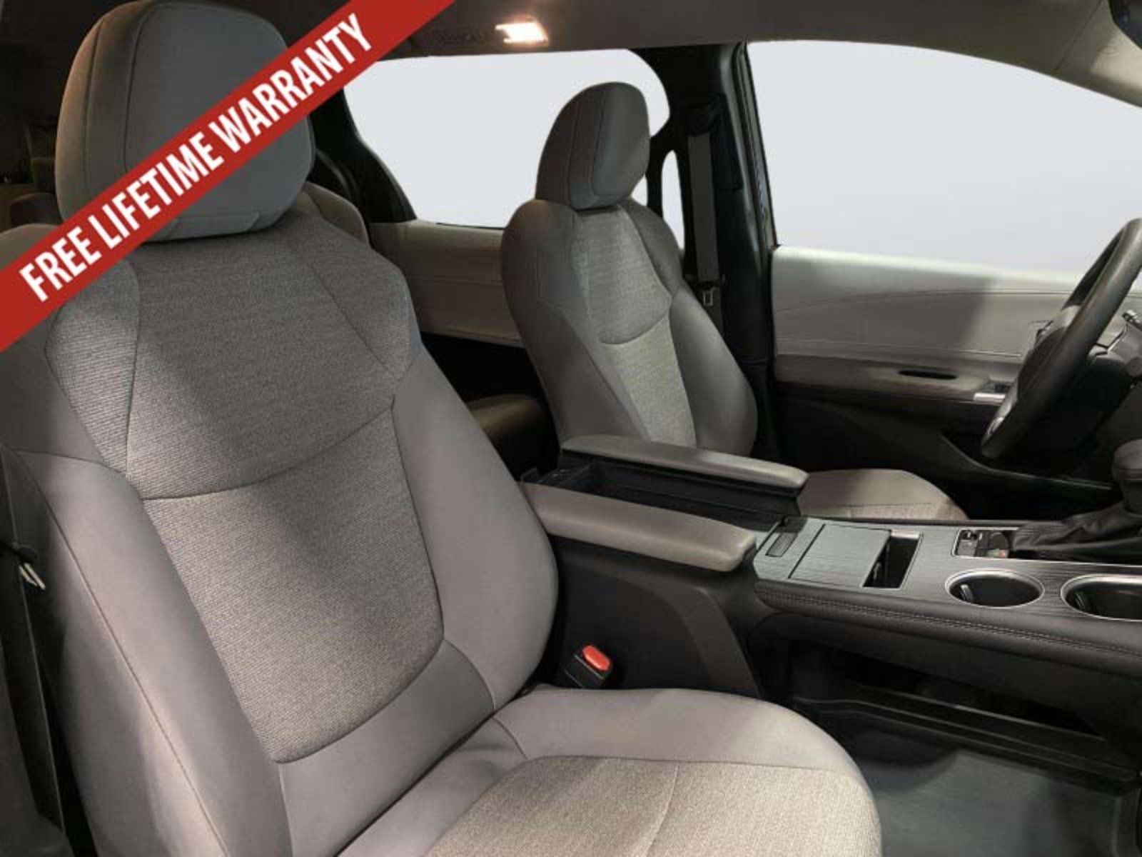 Used 2025 Toyota Sienna LE FWD image 38