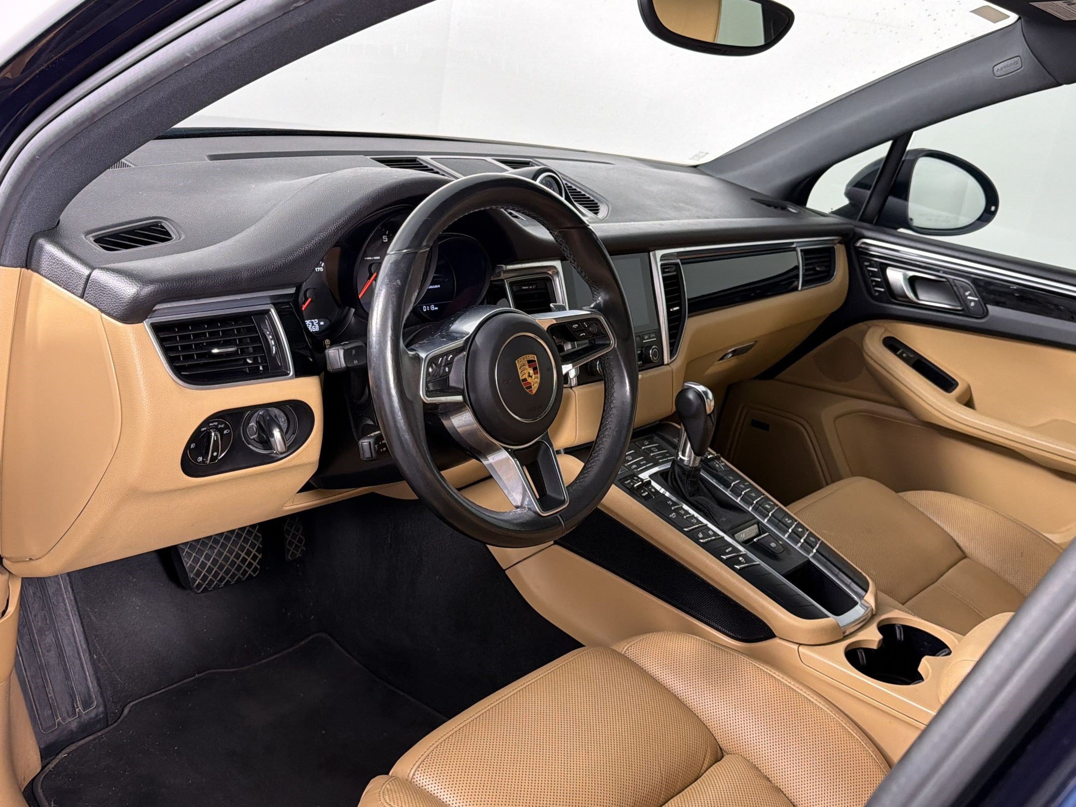 Used 2018 Porsche Macan AWD/4WD image 4
