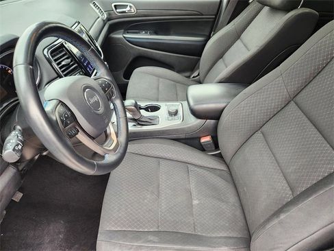 Used 2019 Jeep Grand Cherokee Laredo image 12