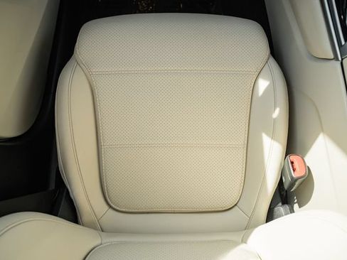 Used 2023 Mercedes-Benz GLC 300 4MATIC image 30