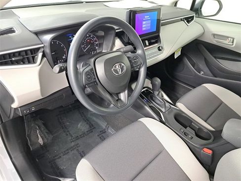 Used 2025 Toyota Corolla LE image 18