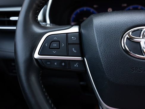Used 2023 Toyota Highlander Platinum FWD image 17