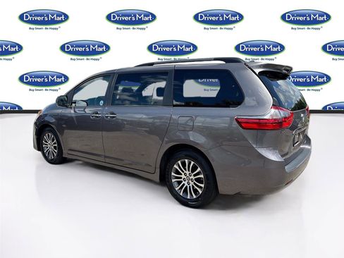 Used 2020 Toyota Sienna XLE FWD image 5