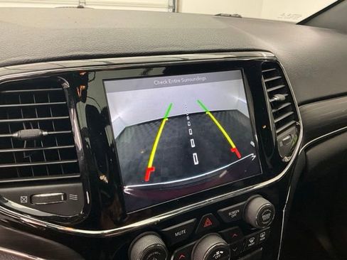 Used 2019 Jeep Grand Cherokee Limited w/ Luxury Group II image 5