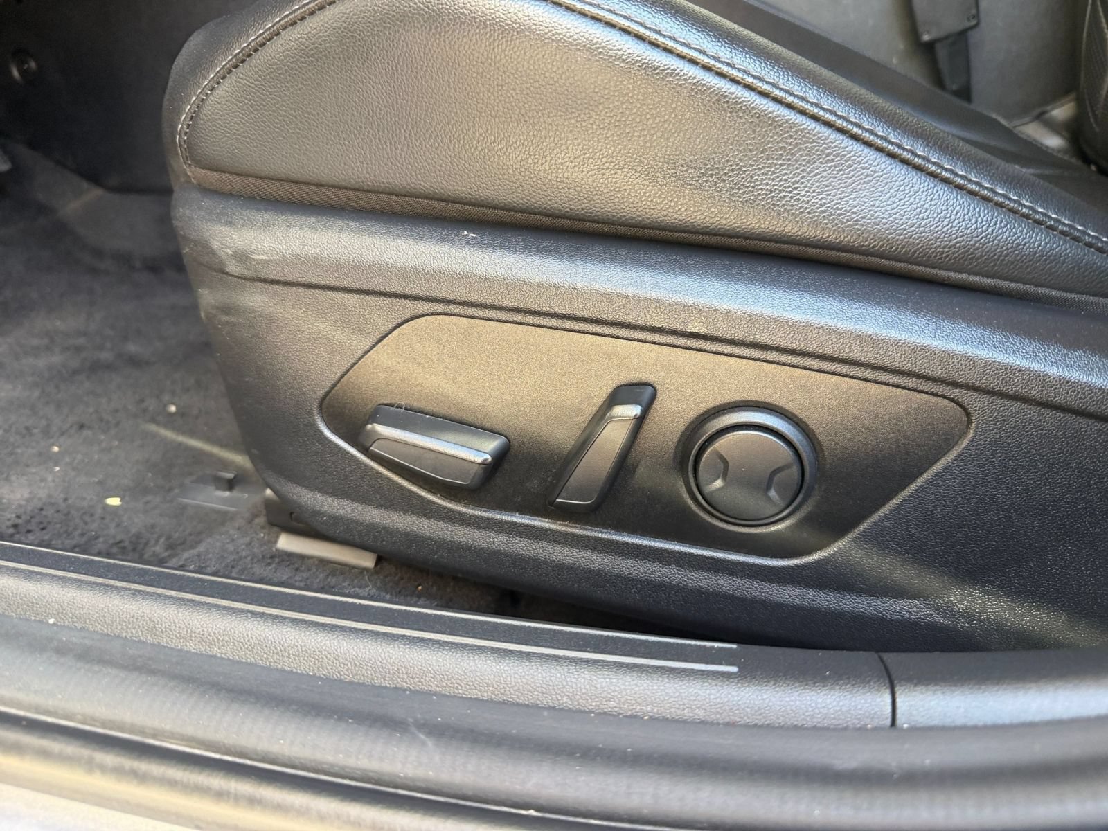 Used 2025 Hyundai Elantra Limited FWD image 22