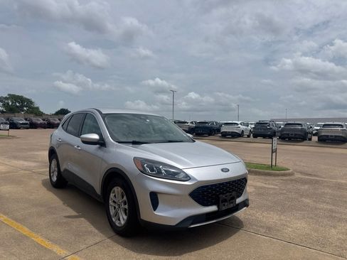 Used 2020 Ford Escape SE FWD image 1