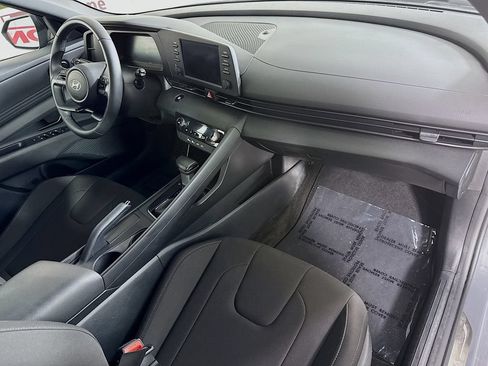 Certified 2025 Hyundai Elantra Sport FWD image 30