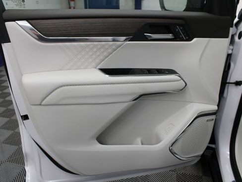 Used 2024 GMC Acadia Denali image 64