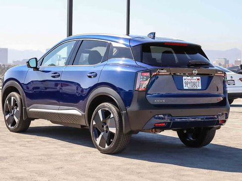 Used 2025 Nissan Kicks SR FWD image 6