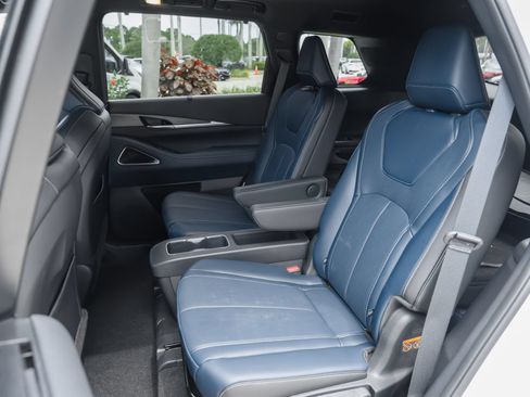 Certified 2026 INFINITI QX60 Sport w/ Dark Cargo Package AWD/4WD image 33