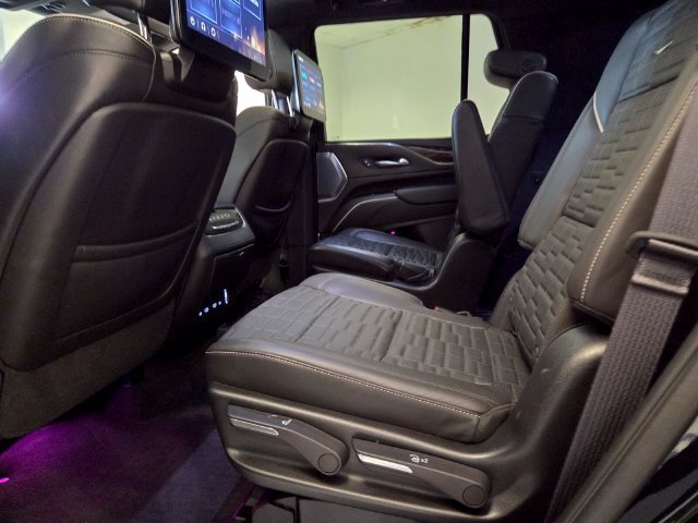 Used 2023 Cadillac Escalade Sport Platinum w/ LPO, ONYX Package AWD/4WD image 12