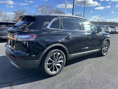 Certified 2022 Lincoln Nautilus Reserve image 5