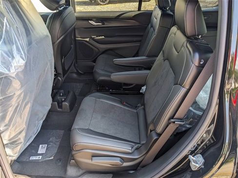 New 2025 Jeep Grand Cherokee L Altitude image 10