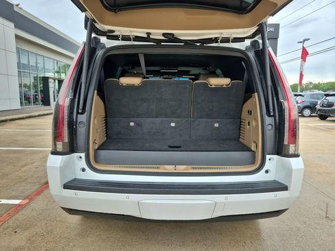 Used 2018 Cadillac Escalade Platinum image 39