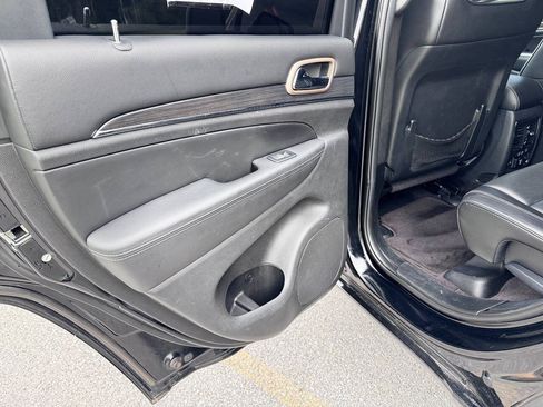 Used 2017 Jeep Grand Cherokee Overland AWD/4WD image 5