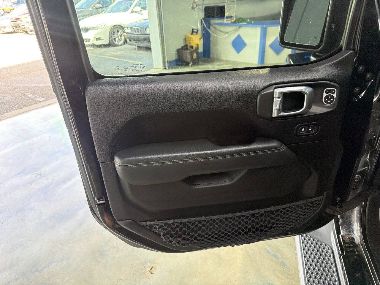Used 2020 Jeep Gladiator Overland w/ Uconnect 4C Nav & Sound Group AWD/4WD image 16