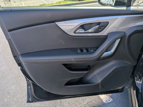 Used 2025 Chevrolet Blazer LT image 11