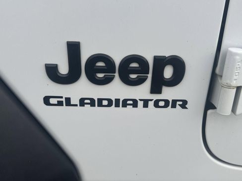 Used 2020 Jeep Gladiator Sport w/ Quick Order Package 24S image 11