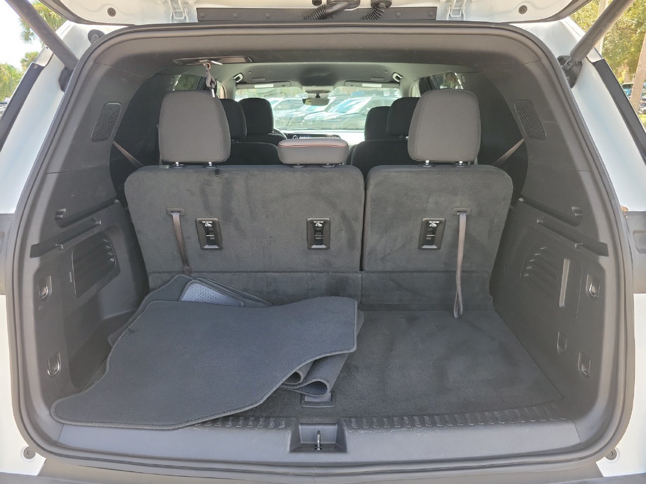 Certified 2026 Chevrolet Traverse LT w/ Driver Confidence Package FWD image 7